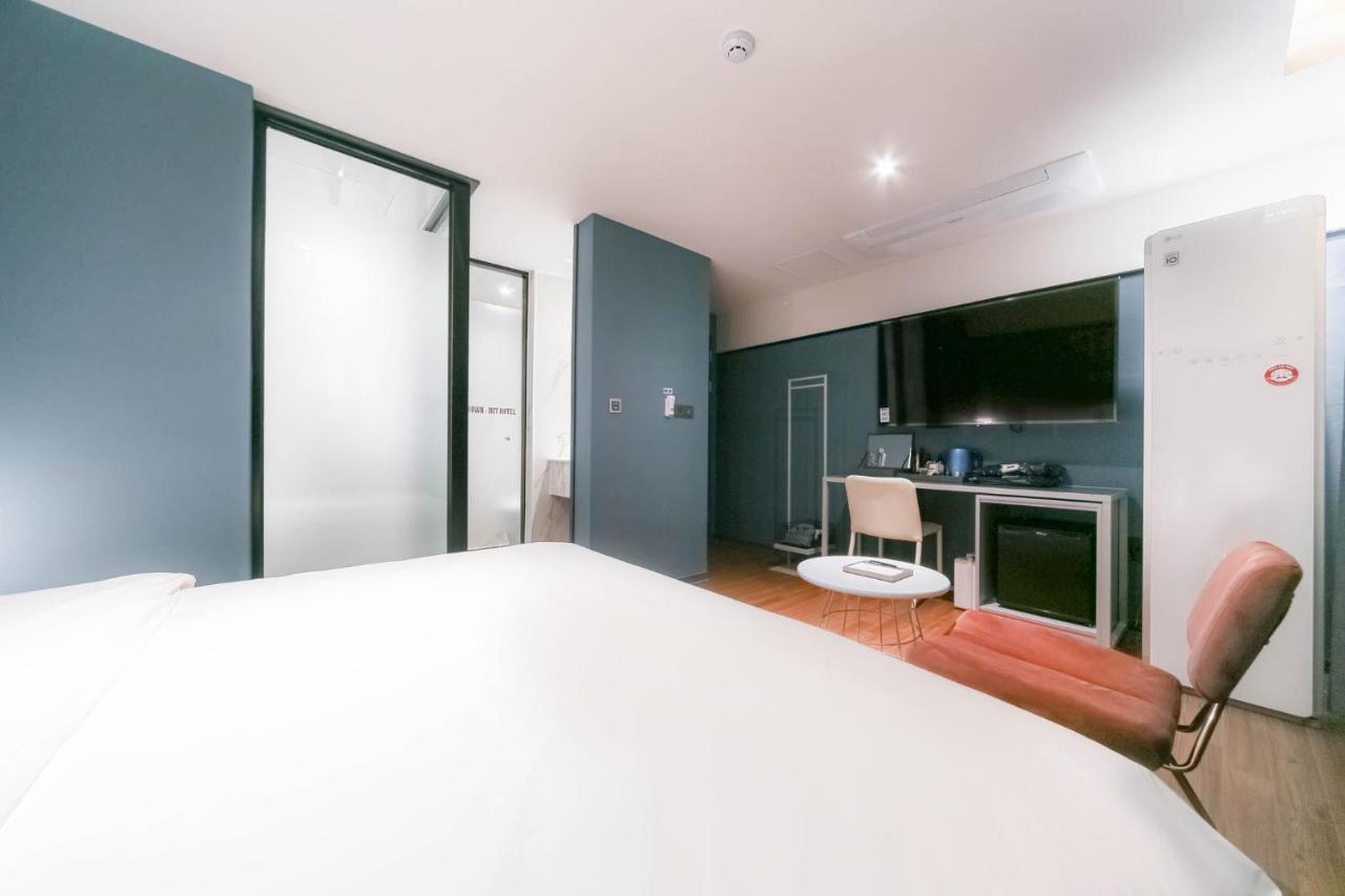 Pohang Brown Dot Hotel Екстер'єр фото