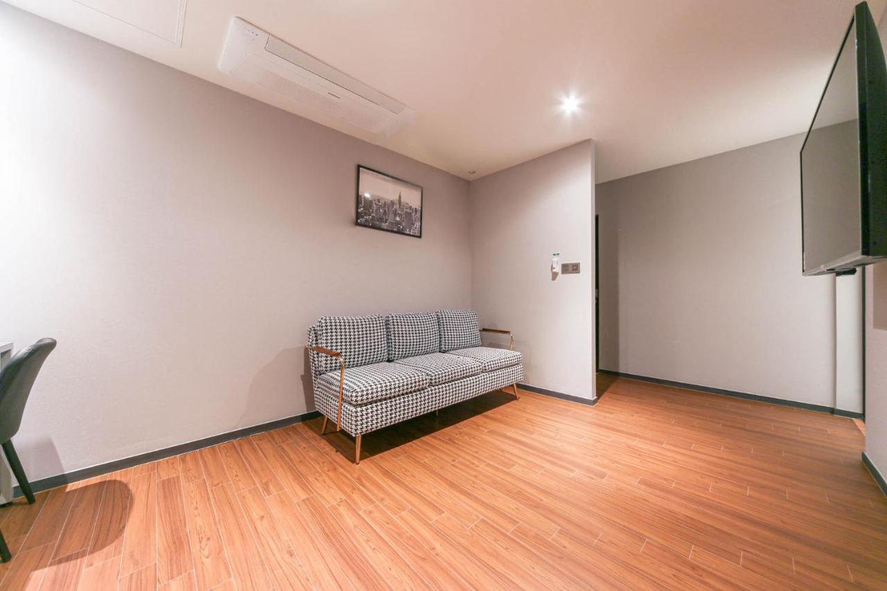 Pohang Brown Dot Hotel Екстер'єр фото