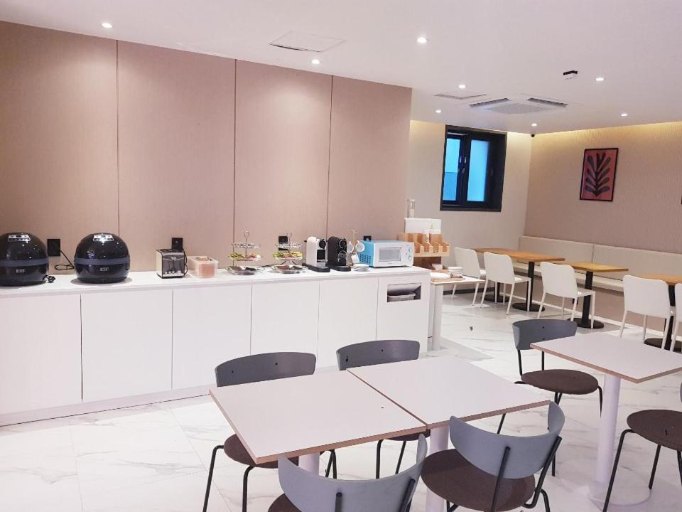 Pohang Brown Dot Hotel Екстер'єр фото