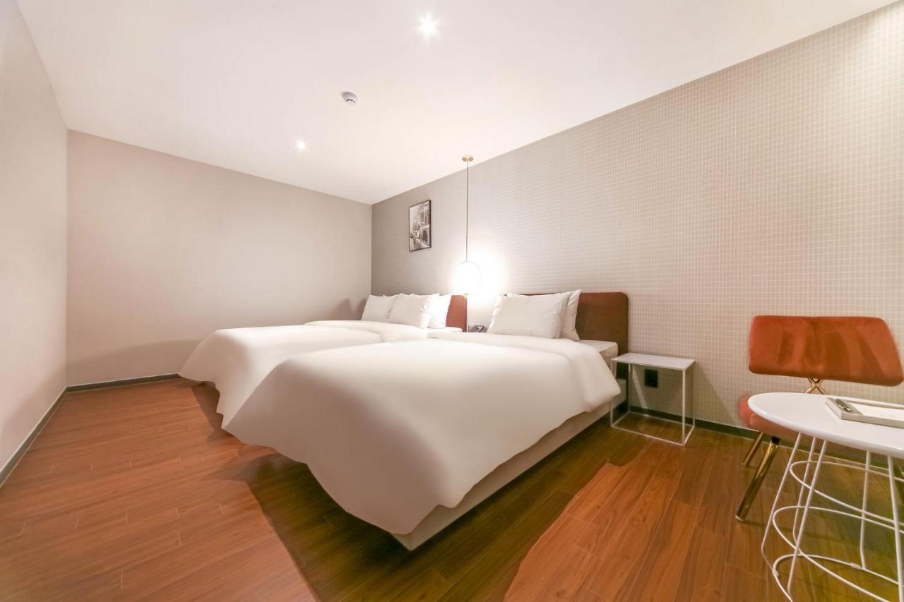 Pohang Brown Dot Hotel Екстер'єр фото