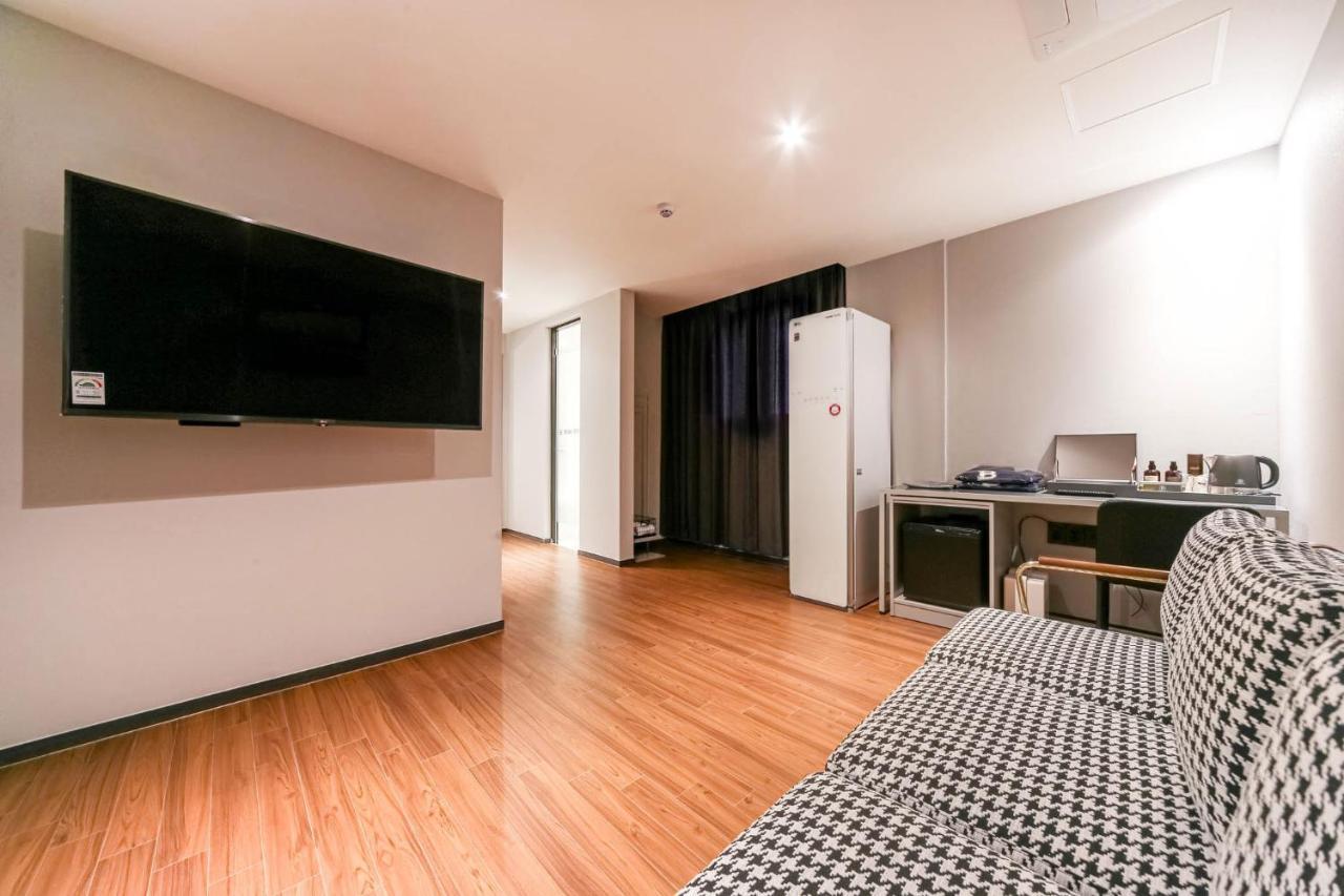 Pohang Brown Dot Hotel Екстер'єр фото